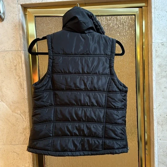 Charlotte Russe Women’s Black Puffer Vest small - Picture 6 of 6